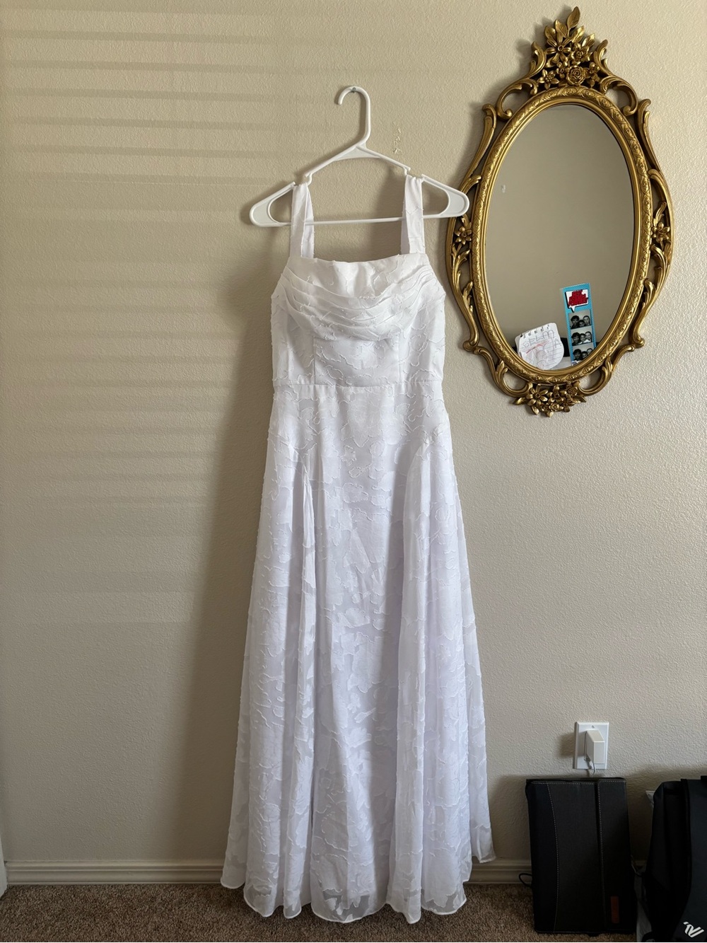 Elegant White Lace Maxi Dress with Square Straps